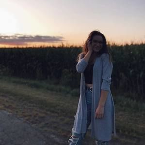 Meet your Posher, Larisa